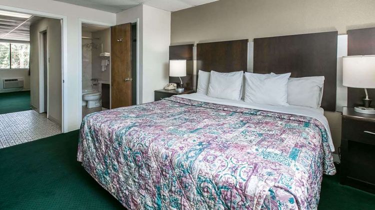 Knights Inn Longview Suite