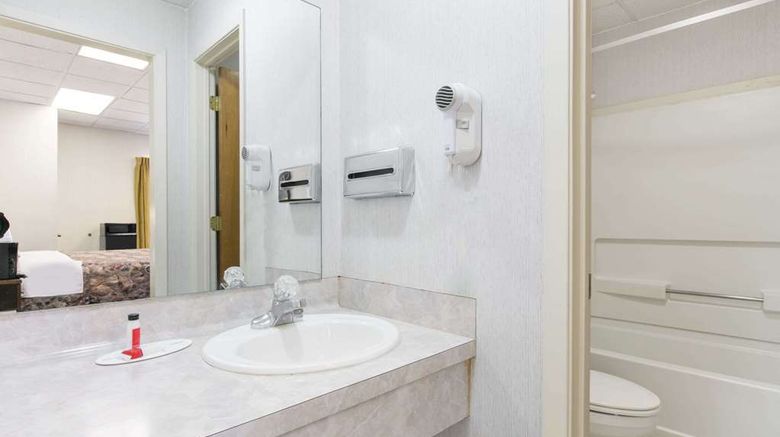 <b>Knights Inn Longview Room</b>. Images powered by <a href="https://iceportal.shijigroup.com/" title="IcePortal" target="_blank">IcePortal</a>.