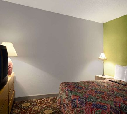 Days Inn by Wyndham West Memphis Suite