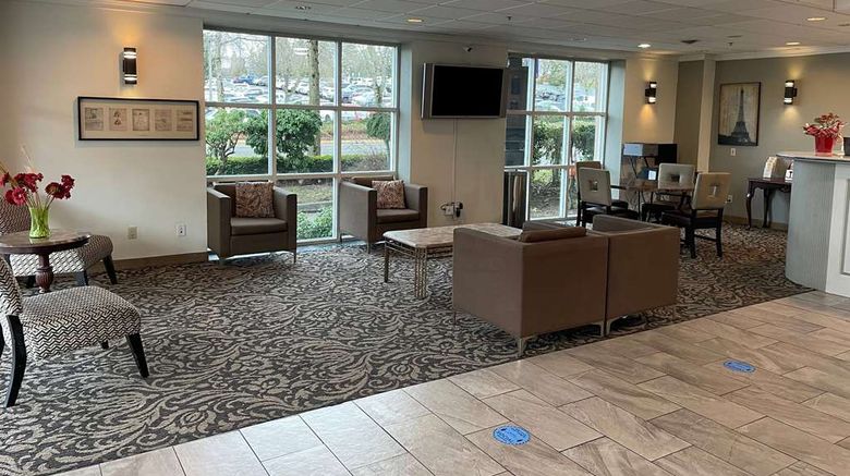 <b>Days Inn SeaTac Airport Lobby</b>. Images powered by <a href="https://iceportal.shijigroup.com/" title="IcePortal" target="_blank">IcePortal</a>.