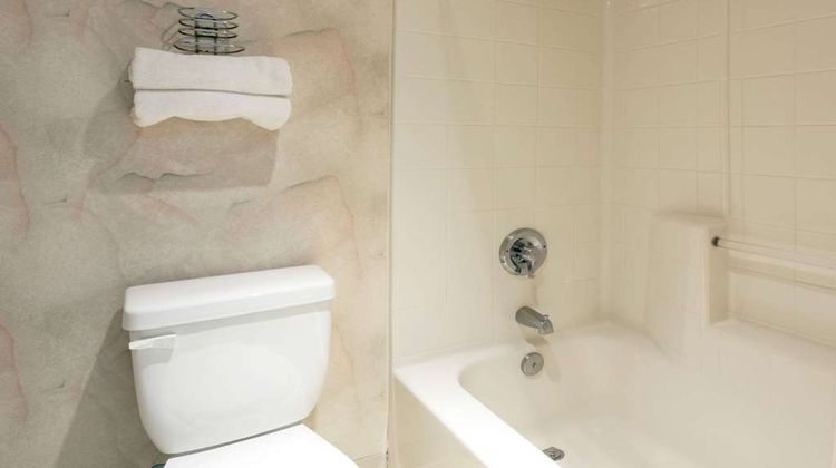 Days Inn SeaTac Airport Room