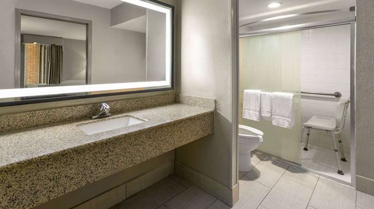 Days Inn by Wyndham Forsyth Room