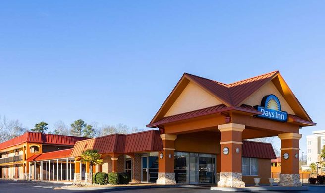 Days Inn by Wyndham Forsyth Exterior