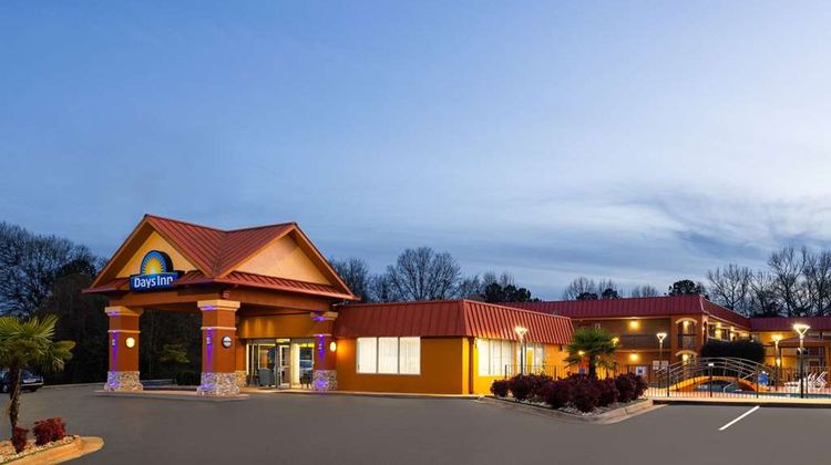 Days Inn by Wyndham Forsyth Exterior