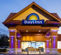 Days Inn by Wyndham Forsyth Exterior