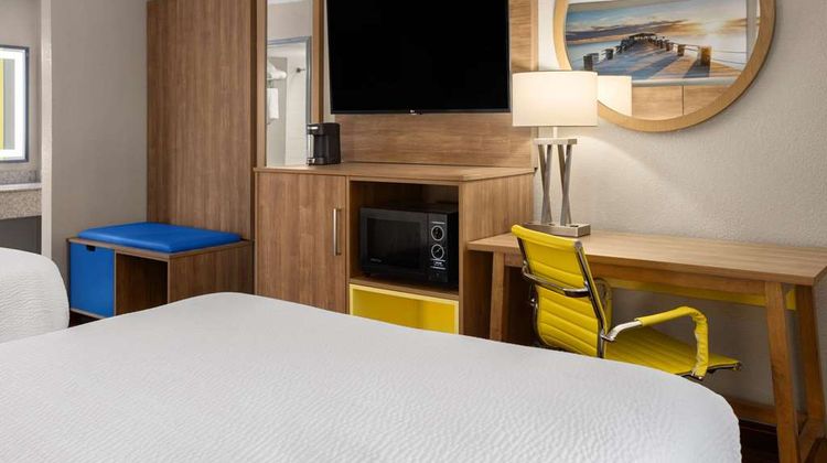 Days Inn by Wyndham Forsyth Room