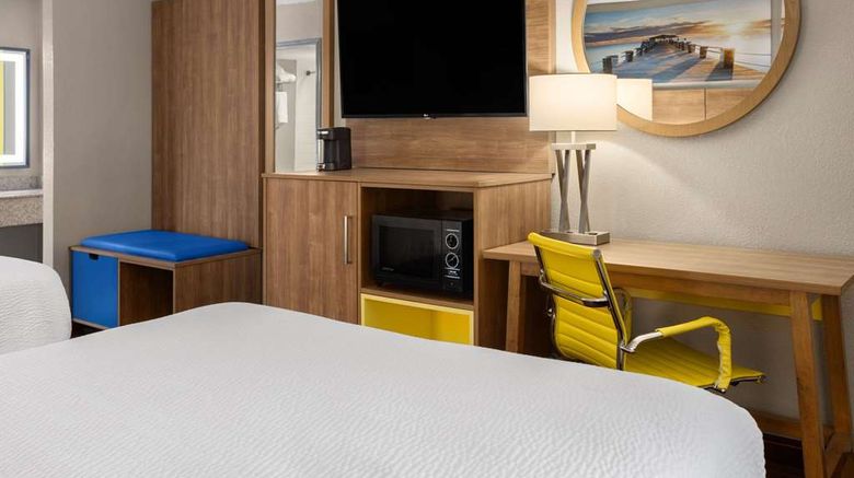 <b>Days Inn by Wyndham Forsyth Room</b>. Images powered by <a href="https://iceportal.shijigroup.com/" title="IcePortal" target="_blank">IcePortal</a>.