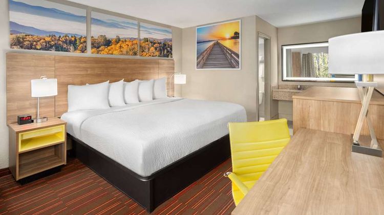 Days Inn by Wyndham Forsyth Room