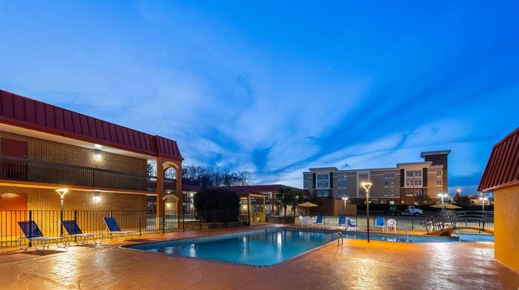Days Inn by Wyndham Forsyth Pool