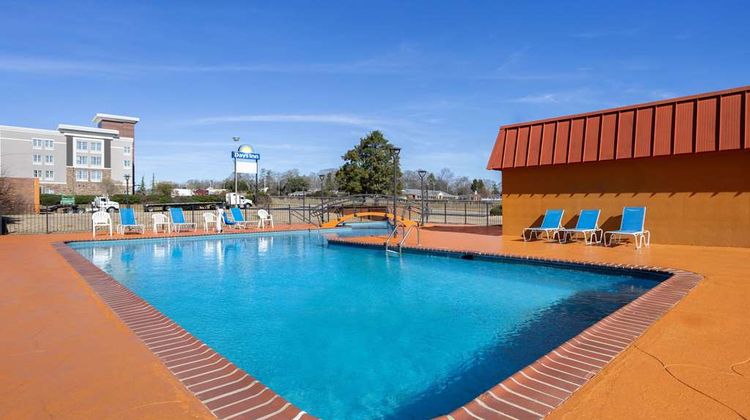Days Inn by Wyndham Forsyth Pool