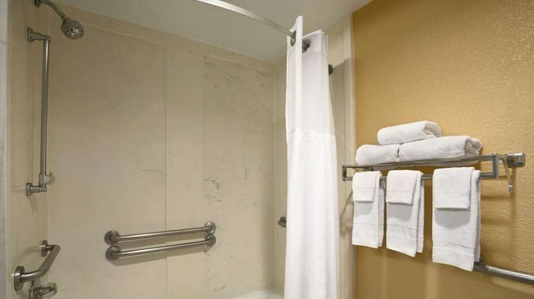 Days Inn Airport Nashville East Room