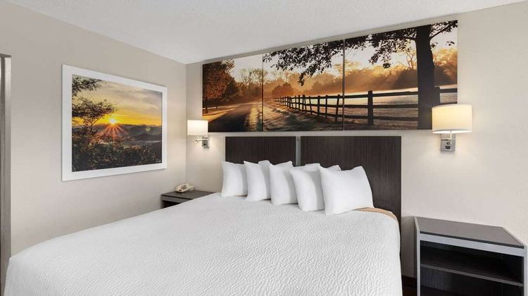 Days Inn Childersburg Room