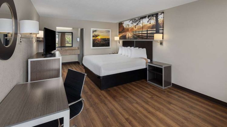 Days Inn Childersburg Room