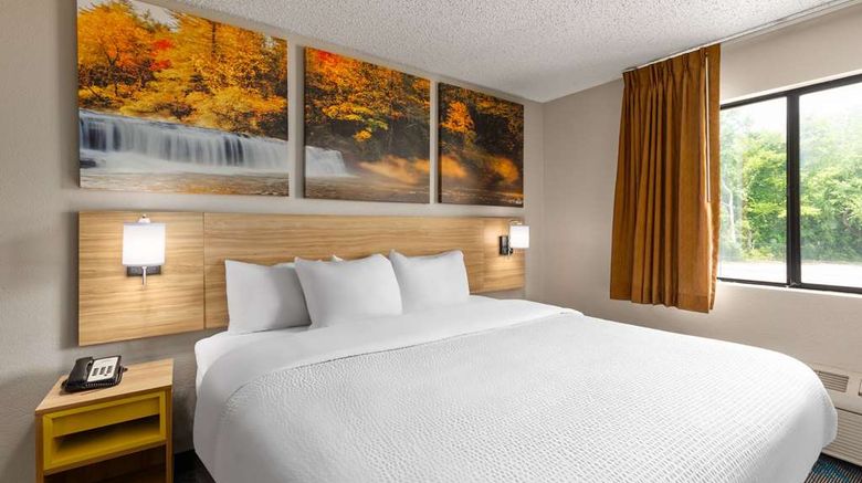 <b>Days Inn Glasgow Room</b>. Images powered by <a href="https://iceportal.shijigroup.com/" title="IcePortal" target="_blank">IcePortal</a>.