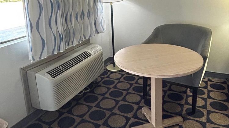 Days Inn Byron Room