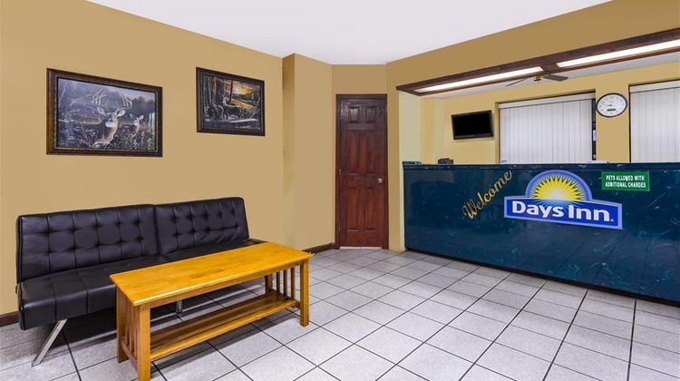Days Inn Byron Lobby