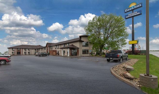 Days Inn Mitchell Exterior