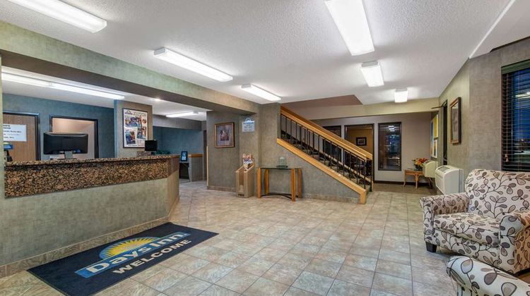 Days Inn Mitchell Lobby