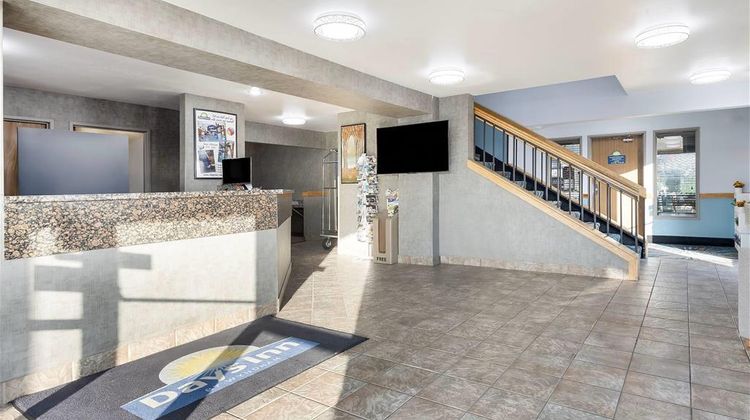 Days Inn Mitchell Lobby