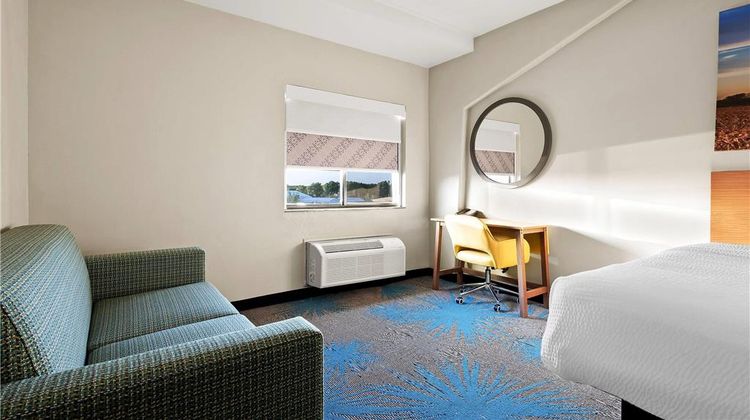 Days Inn Mitchell Suite