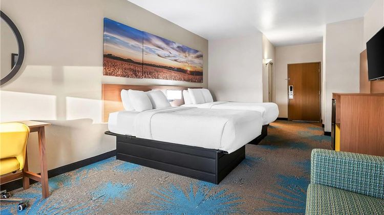 Days Inn Mitchell Suite