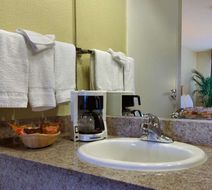 Days Inn Hayward Airport Room