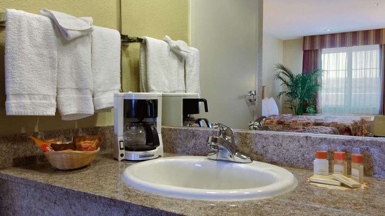 <b>Days Inn Hayward Airport Room</b>. Images powered by <a href="https://iceportal.shijigroup.com/" title="IcePortal" target="_blank">IcePortal</a>.
