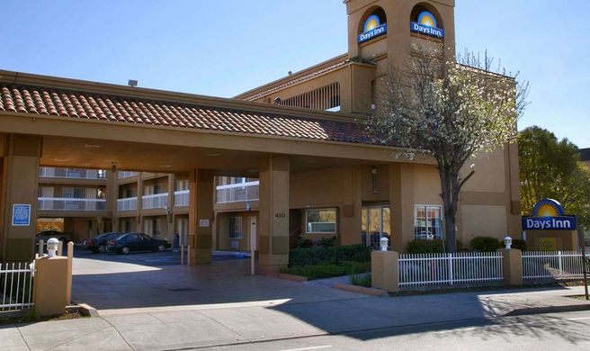 Days Inn Hayward Airport Exterior