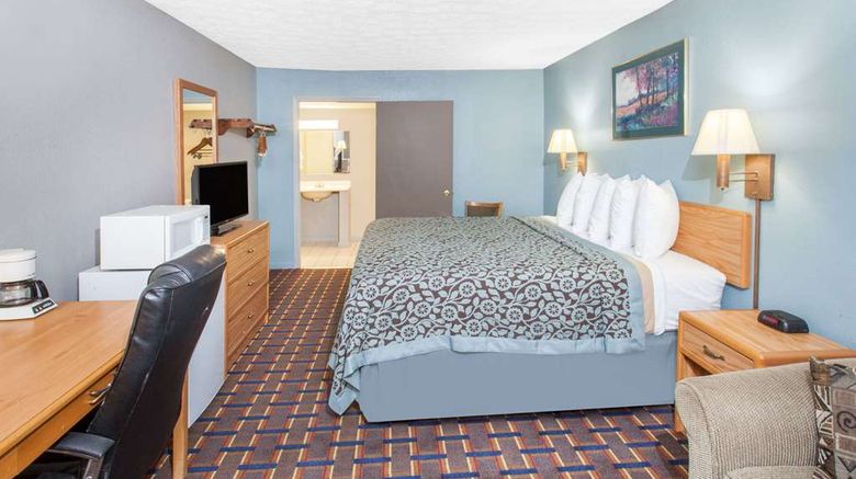 <b>Days Inn Farmer City Room</b>. Images powered by <a href="https://iceportal.shijigroup.com/" title="IcePortal" target="_blank">IcePortal</a>.