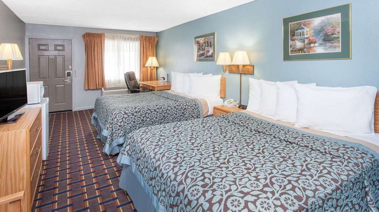 <b>Days Inn Farmer City Room</b>. Images powered by <a href="https://iceportal.shijigroup.com/" title="IcePortal" target="_blank">IcePortal</a>.