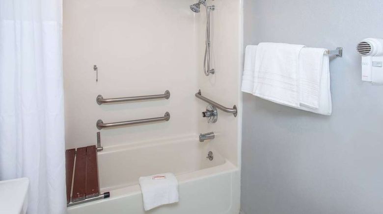 <b>Days Inn Farmer City Room</b>. Images powered by <a href="https://iceportal.shijigroup.com/" title="IcePortal" target="_blank">IcePortal</a>.