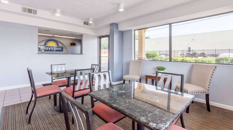<b>Days Inn Clinton Lobby</b>. Images powered by <a href="https://iceportal.shijigroup.com/" title="IcePortal" target="_blank">IcePortal</a>.