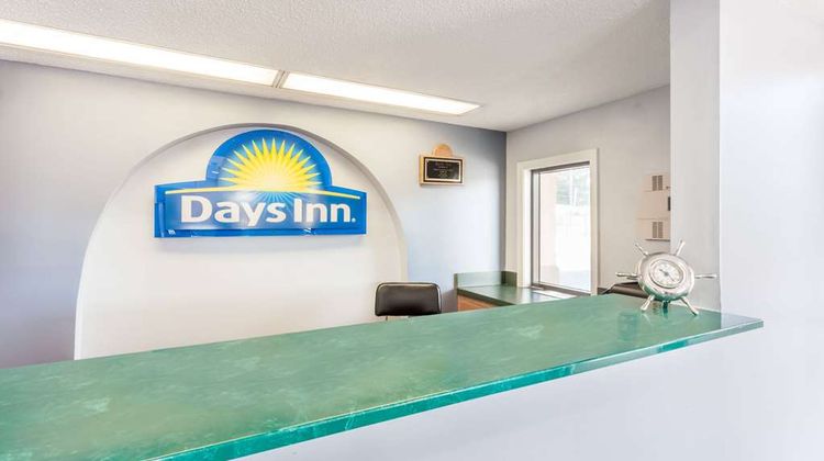 Days Inn Clinton Lobby