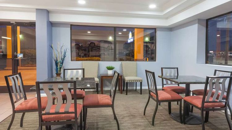 Days Inn Clinton Lobby