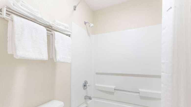 <b>Days Inn Clinton Room</b>. Images powered by <a href="https://iceportal.shijigroup.com/" title="IcePortal" target="_blank">IcePortal</a>.