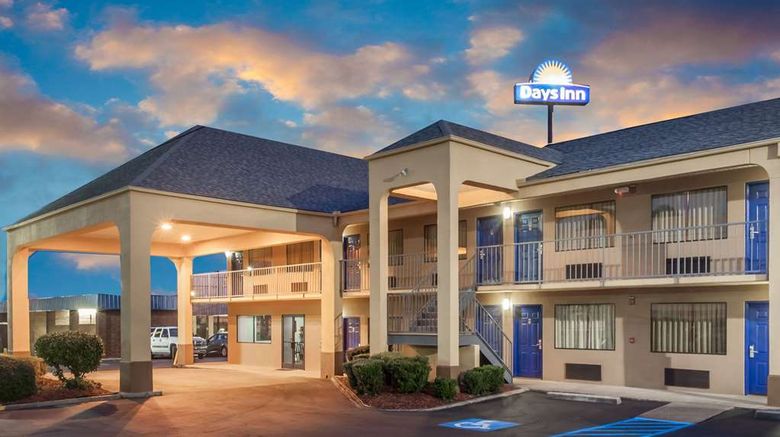 <b>Days Inn Clinton Exterior</b>. Images powered by <a href="https://iceportal.shijigroup.com/" title="IcePortal" target="_blank">IcePortal</a>.