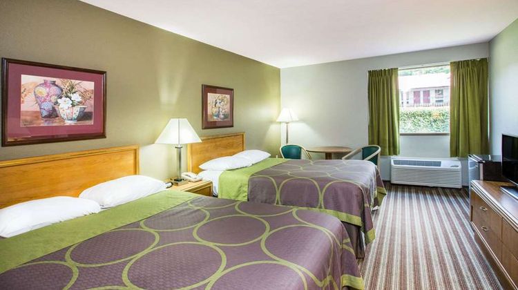 Super 8 Oxford Room