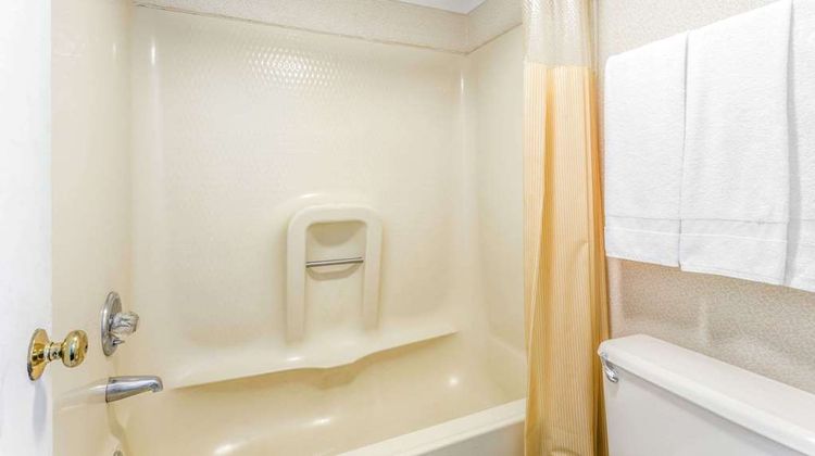 Days Inn Cornelia Room