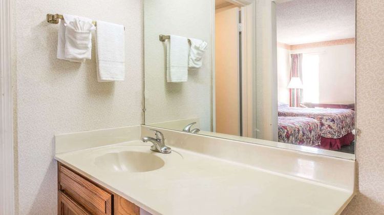 Days Inn Cornelia Room