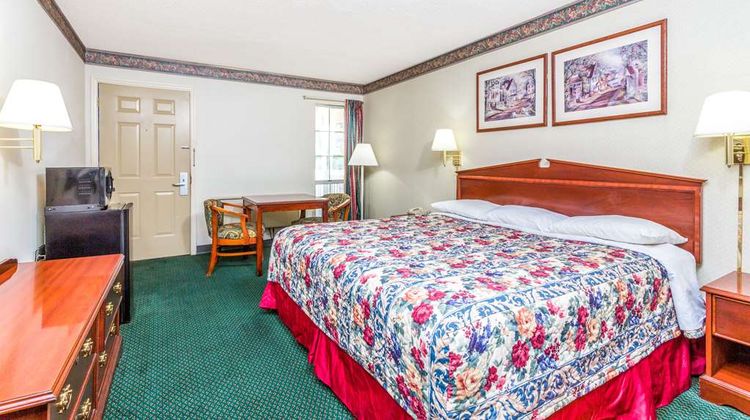 Days Inn Cornelia Room