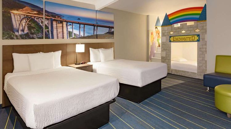 Days Inn & Suites Anaheim at Disneyland Room