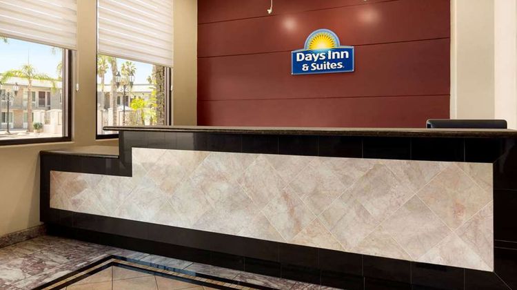Days Inn & Suites Anaheim at Disneyland Lobby
