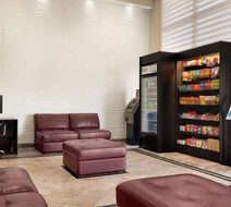 Days Inn & Suites Anaheim at Disneyland Lobby