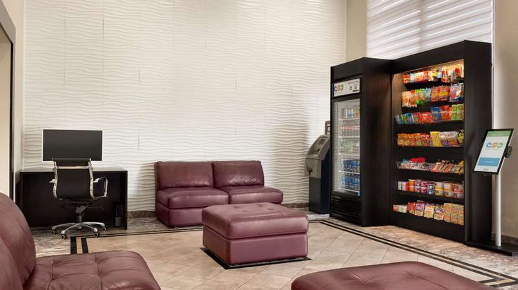 Days Inn & Suites Anaheim at Disneyland Lobby