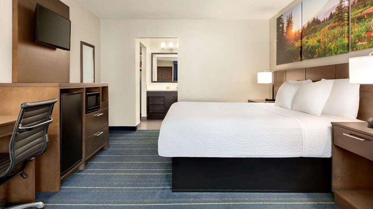 Days Inn & Suites Anaheim at Disneyland Room