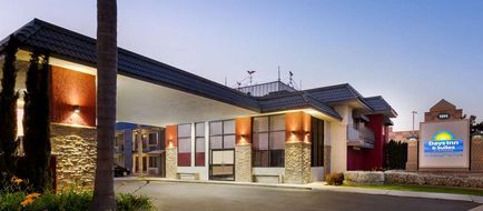 Days Inn & Suites Anaheim at Disneyland Exterior