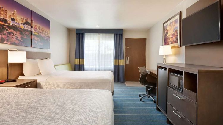 Days Inn & Suites Anaheim at Disneyland Room