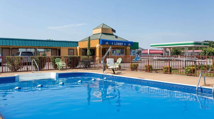 Days Inn Dickson Pool
