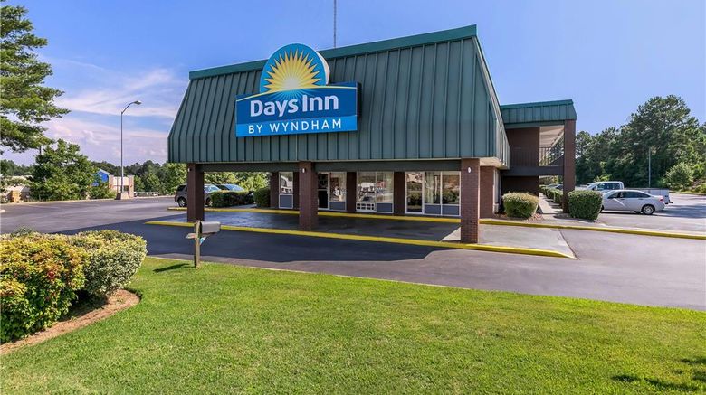 <b>Days Inn Seneca Exterior</b>. Images powered by <a href="https://iceportal.shijigroup.com/" title="IcePortal" target="_blank">IcePortal</a>.