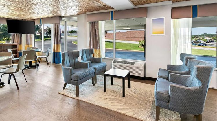 Days Inn Seneca Lobby